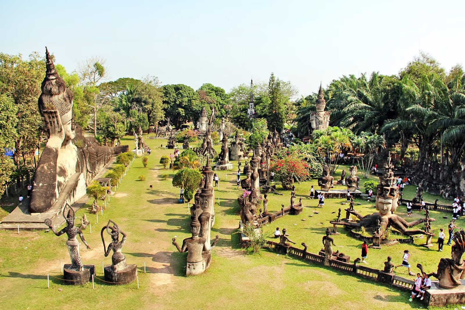 Peut être une image de temple et monument
